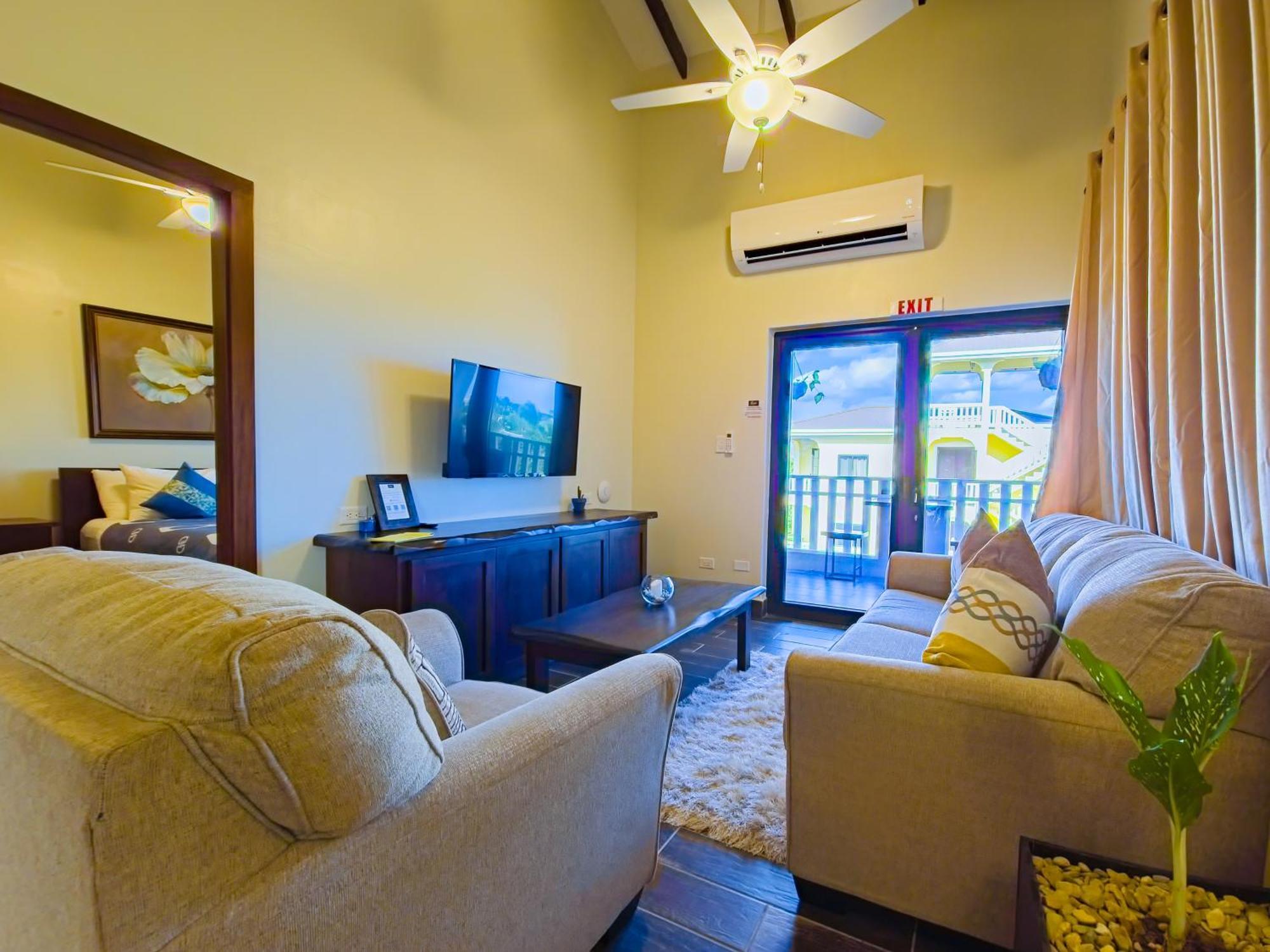 Louis' Apartments Placencia Екстериор снимка
