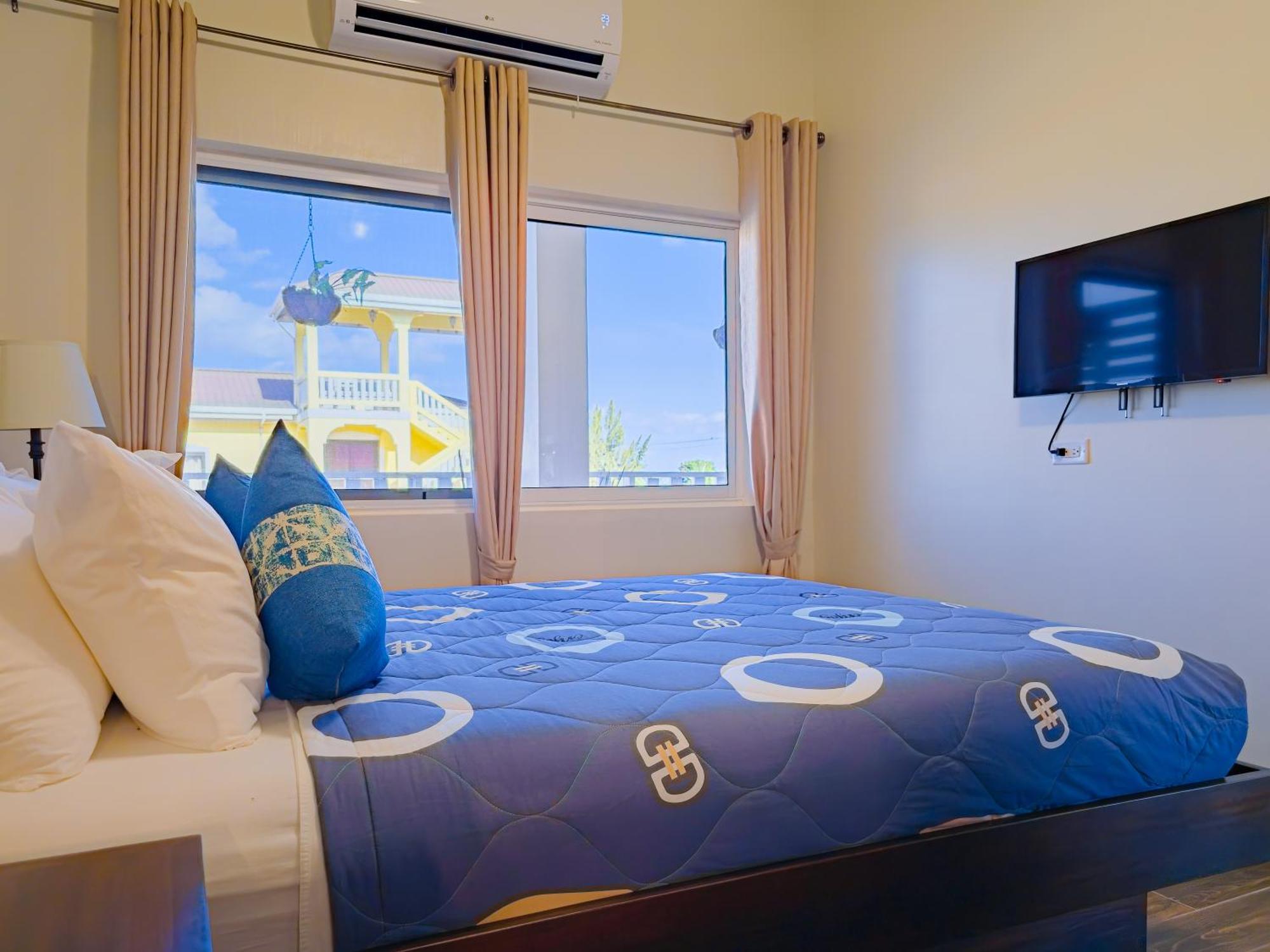 Louis' Apartments Placencia Екстериор снимка