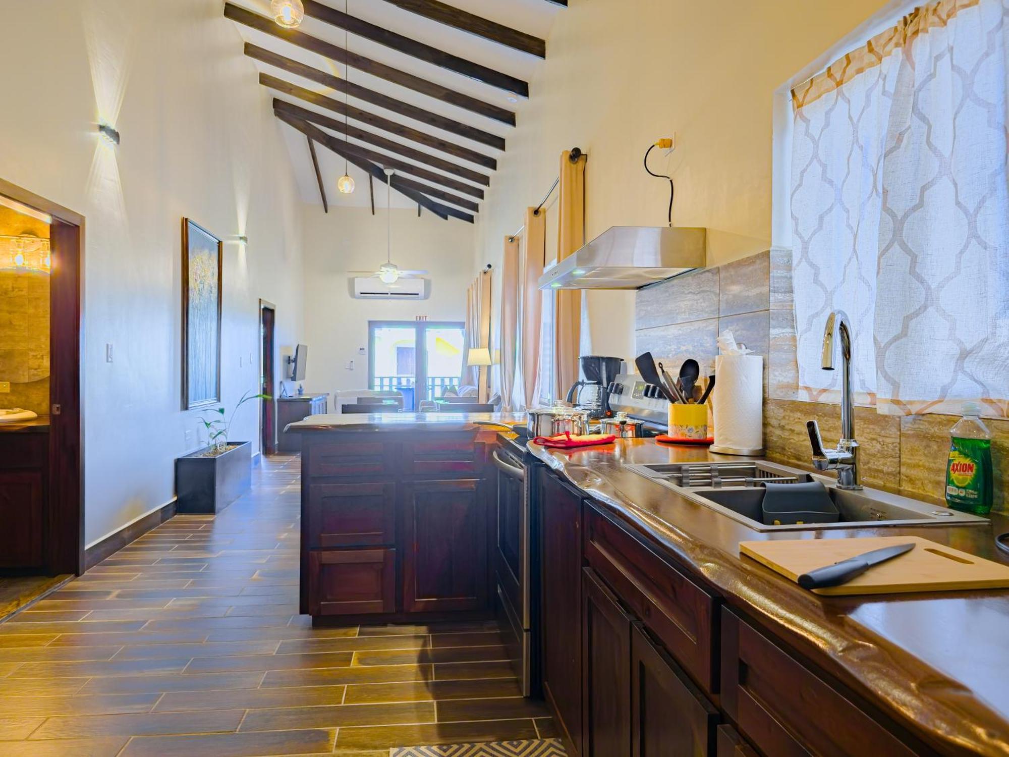 Louis' Apartments Placencia Екстериор снимка