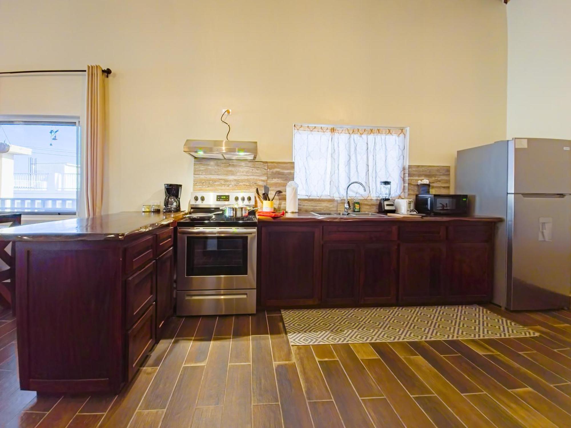 Louis' Apartments Placencia Екстериор снимка