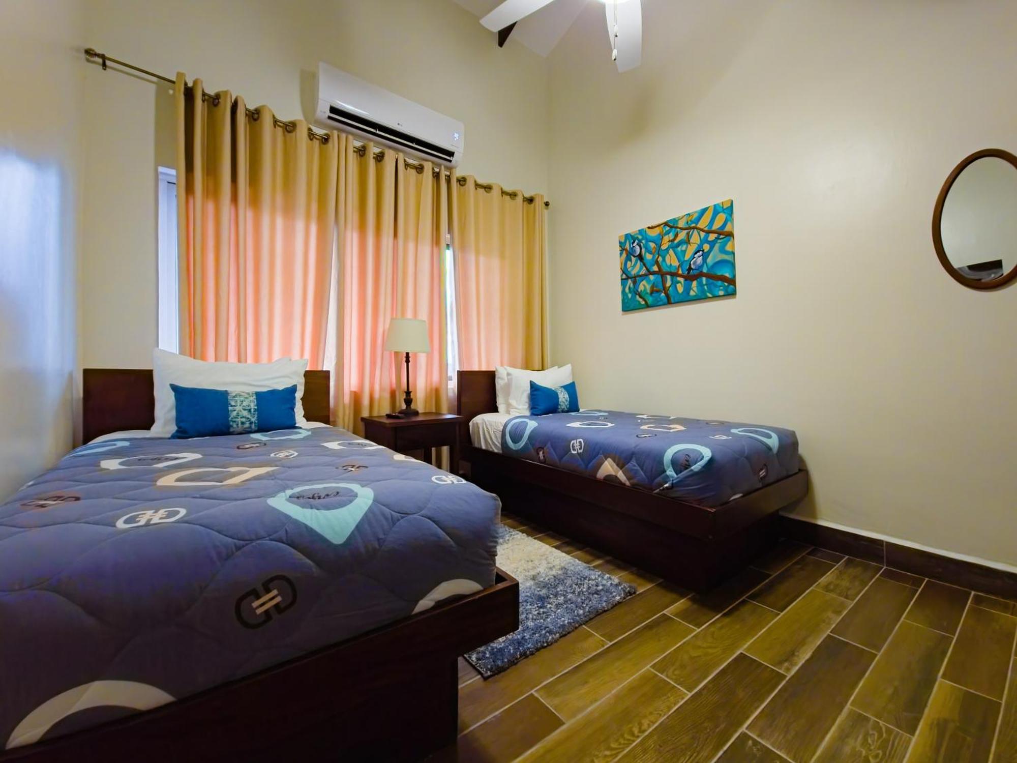 Louis' Apartments Placencia Екстериор снимка