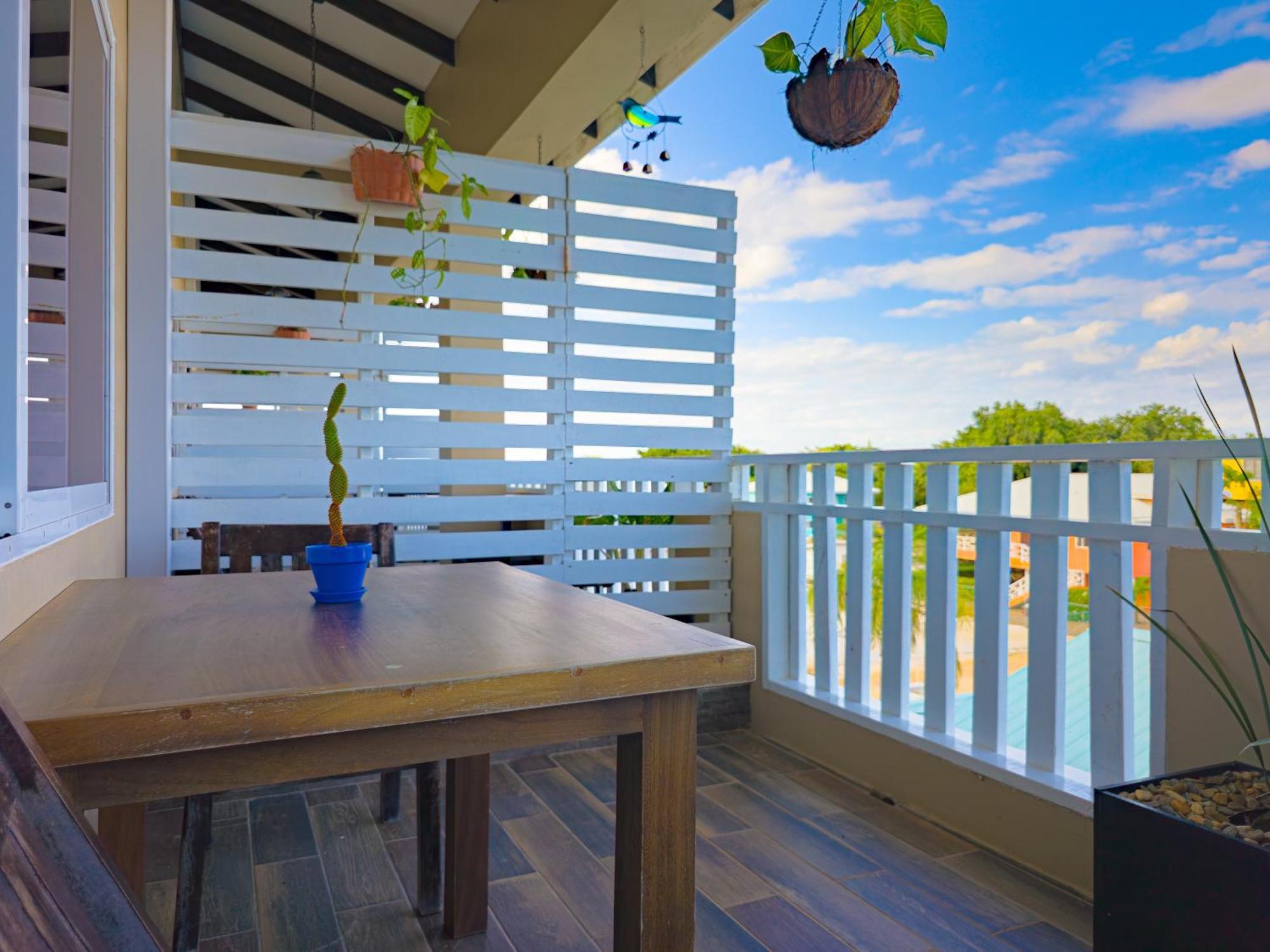 Louis' Apartments Placencia Екстериор снимка