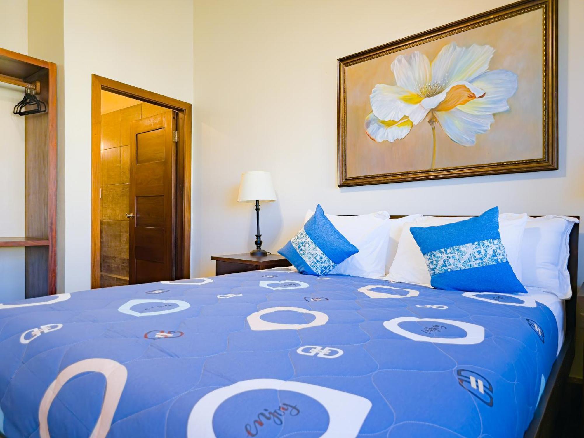 Louis' Apartments Placencia Екстериор снимка