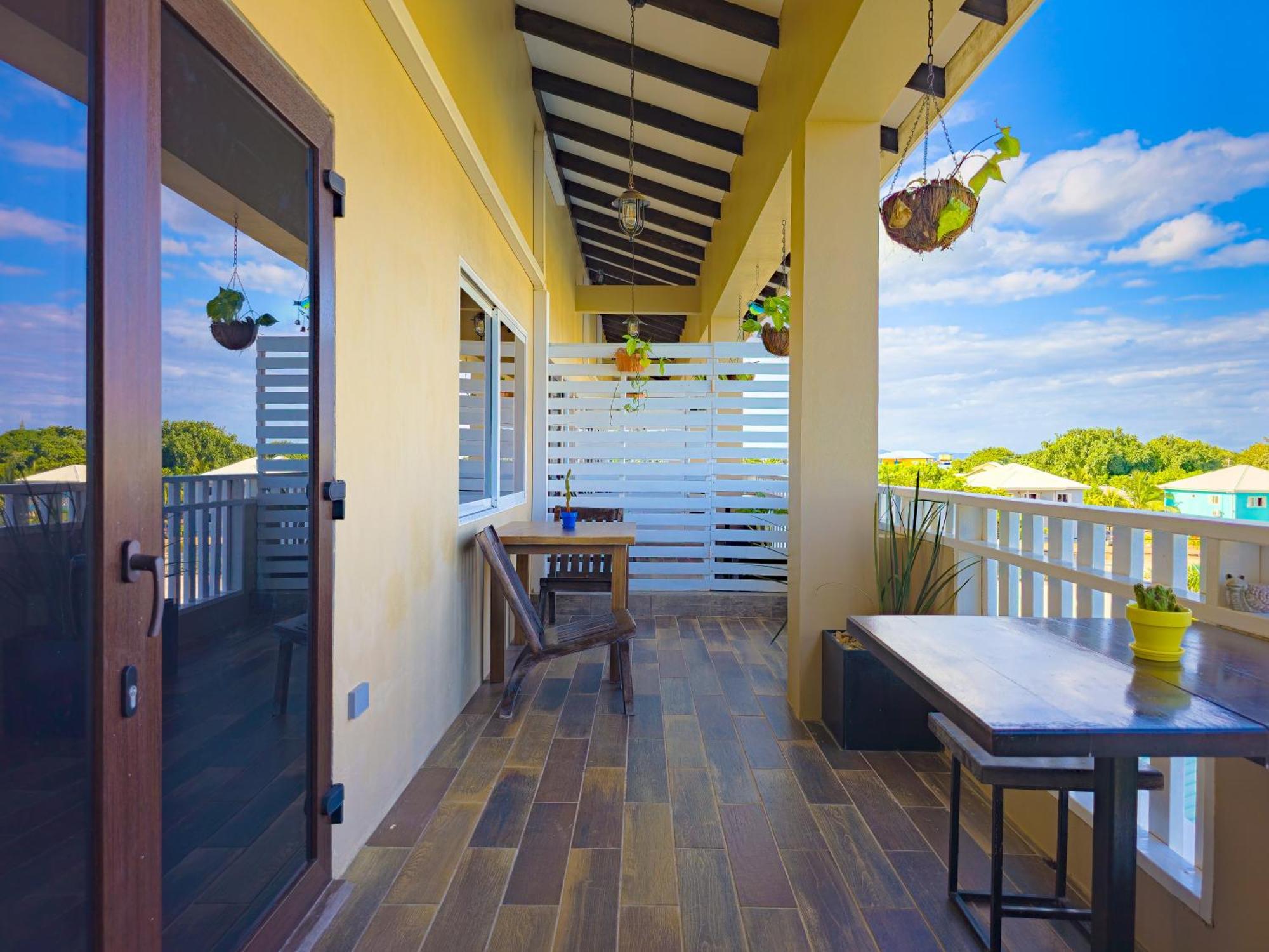 Louis' Apartments Placencia Екстериор снимка