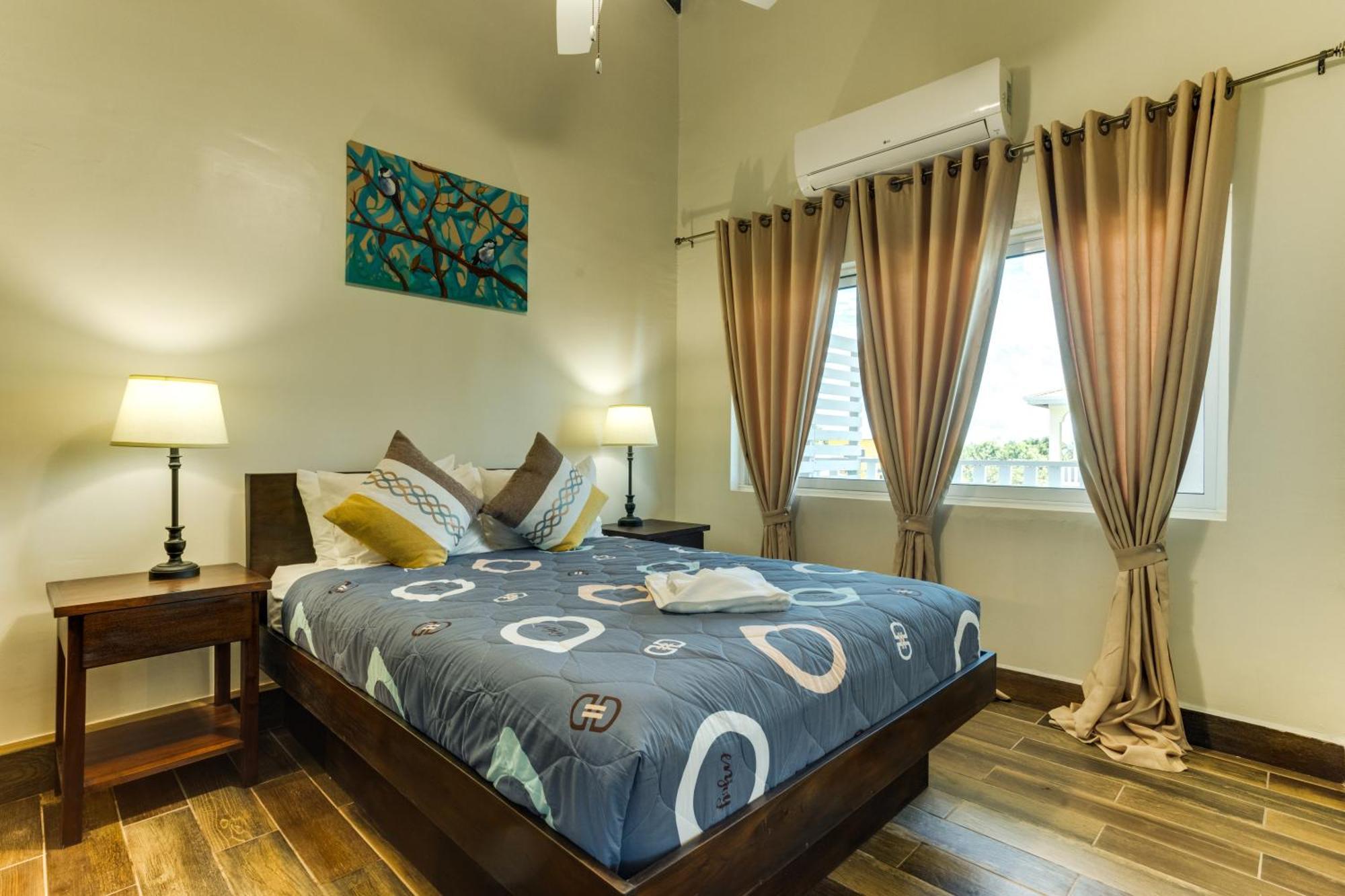 Louis' Apartments Placencia Екстериор снимка
