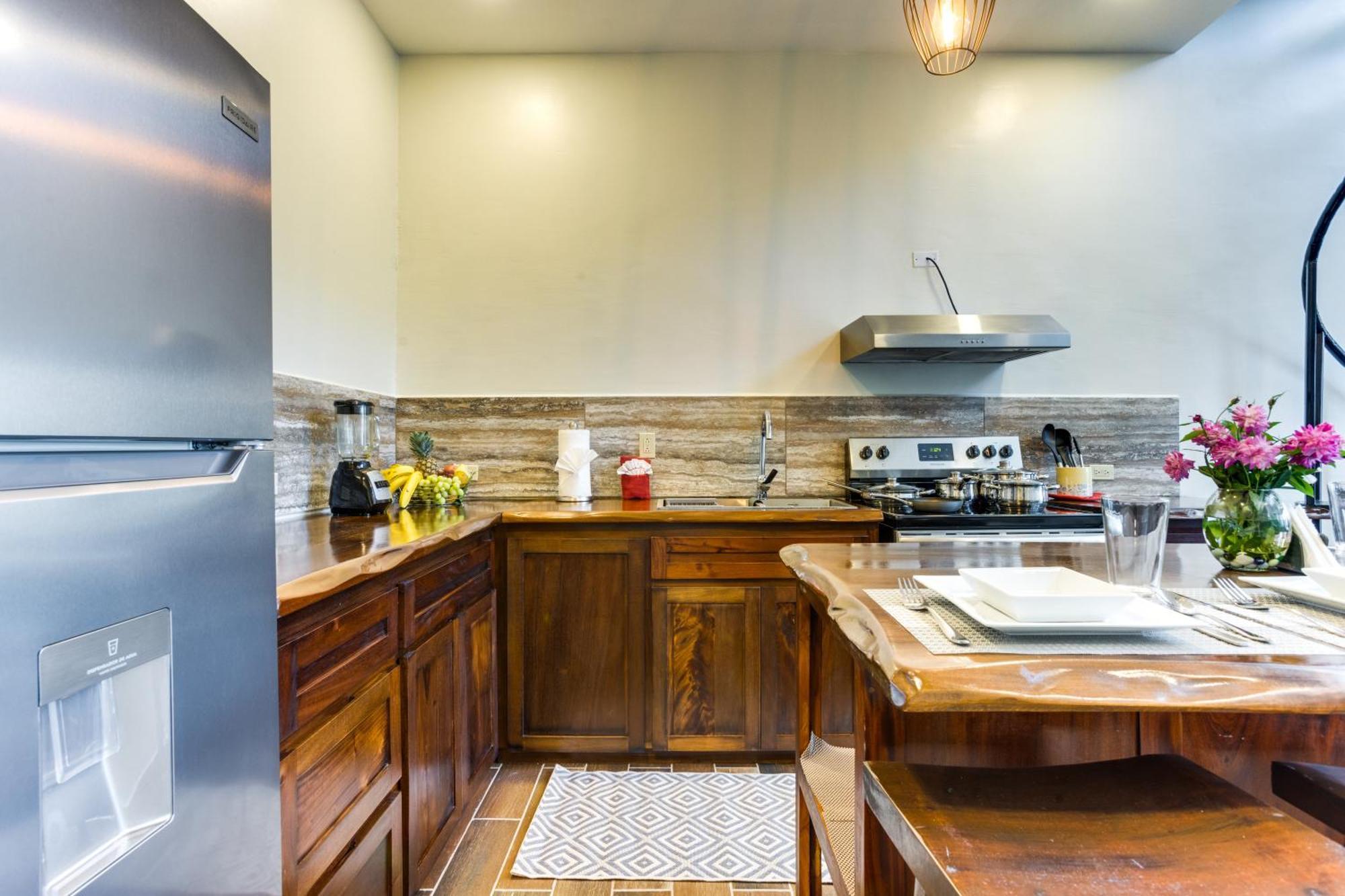 Louis' Apartments Placencia Екстериор снимка