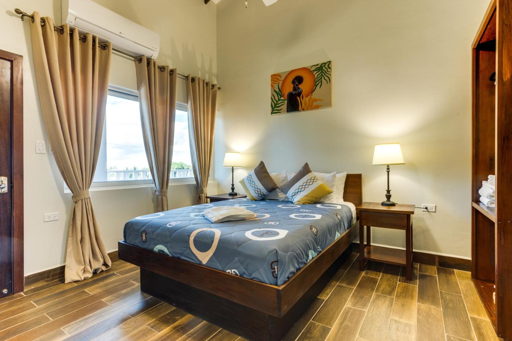 Louis' Apartments Placencia Екстериор снимка