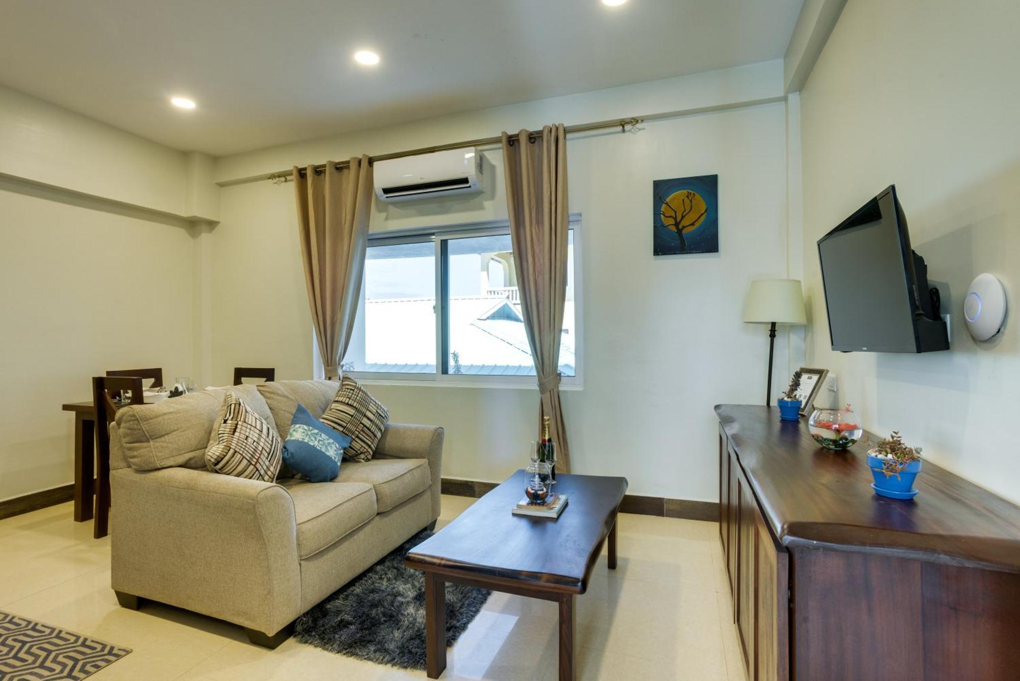 Louis' Apartments Placencia Екстериор снимка