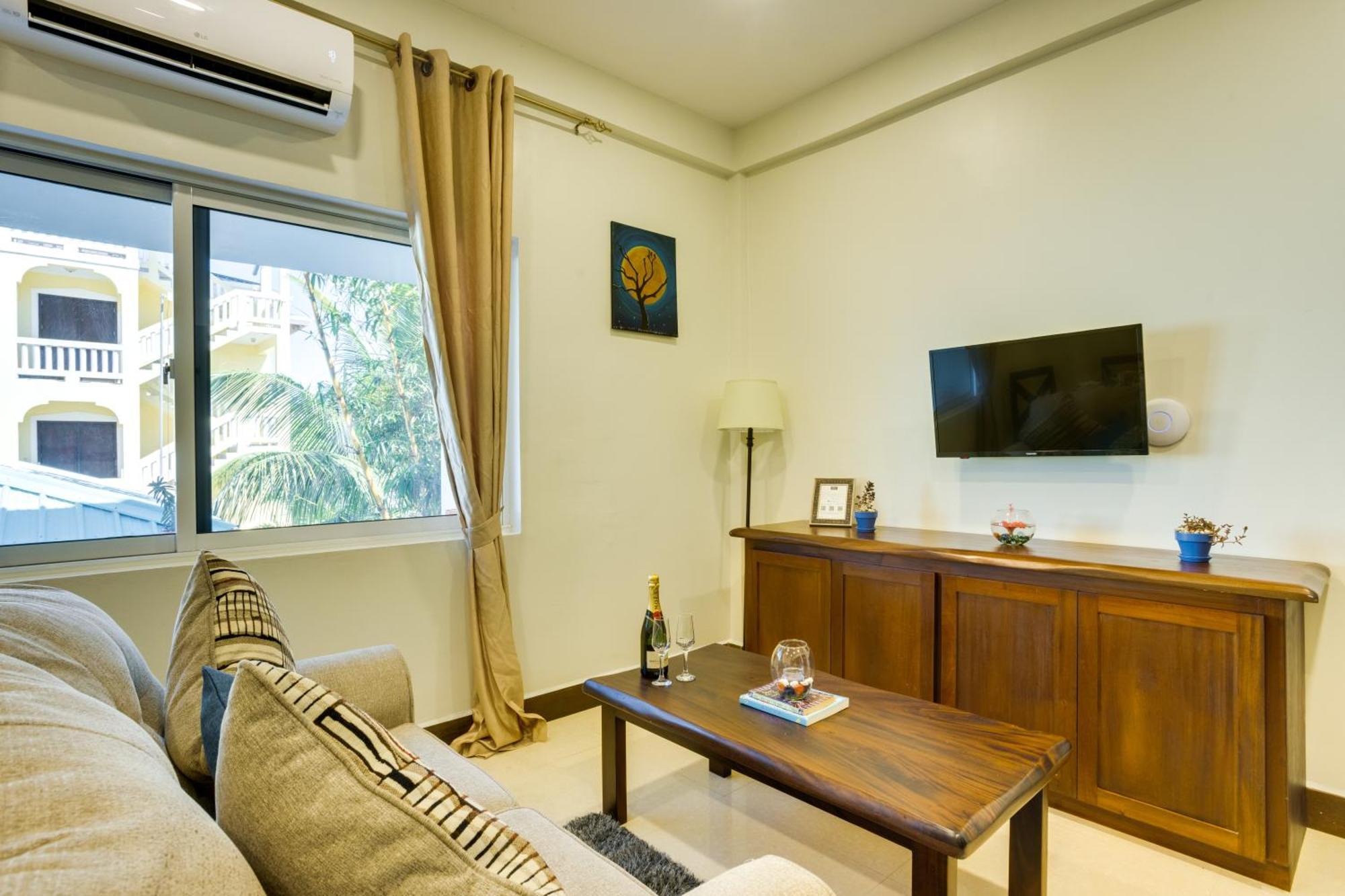 Louis' Apartments Placencia Екстериор снимка