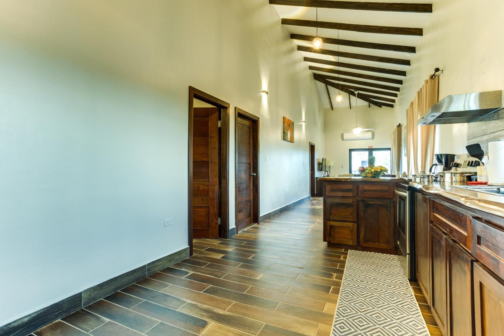 Louis' Apartments Placencia Екстериор снимка